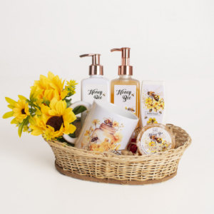 aN IMAGE OF A COSMETIC GIFT HAMPER FOR HIM